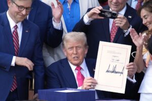 Trump tekent ‘Big Beautiful Bill’ – Hiervoor zijn XRP en XLM gemaakt